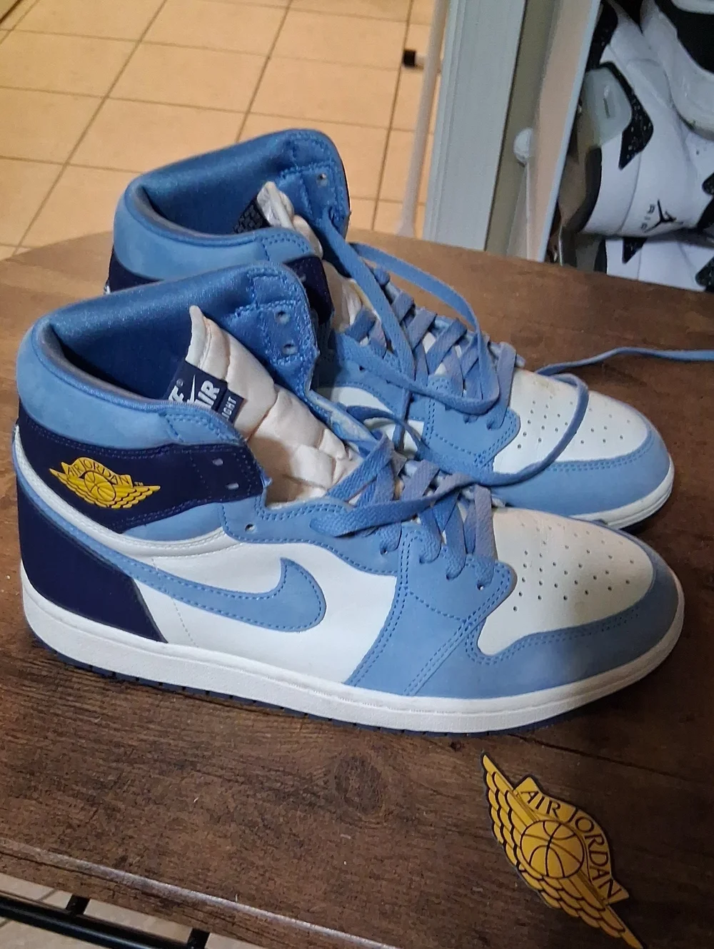 Jordan Air Jordan 1 Mid in White, Light Blue & Navy
